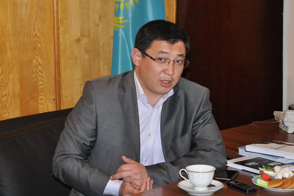 Даника Коллинз сиқырды сорады