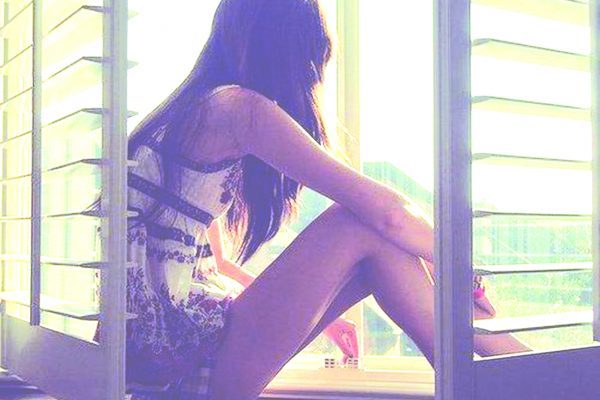 Олар бірінен соң бірі әйелдің ішіне кіреді Порно жеке фотосуреттерді ілу