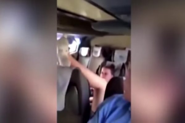 Жағажайдағы жабайы қыздардың суреттері