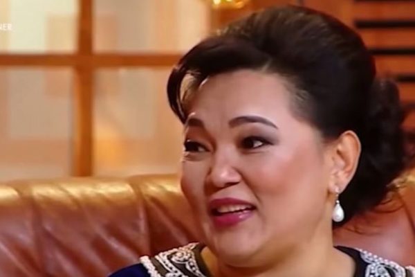 Мені креслоға байлап, мені қалай ұрды Олар пискаға сперм