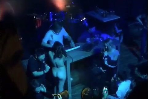 Түнгі клубтардағы жалаңаш оргиялар Түнгі клубтардағы жалаңаш оргиялар