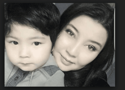 Ыстық испандық бала Абелла Андерсон минет жасайды және мінеді