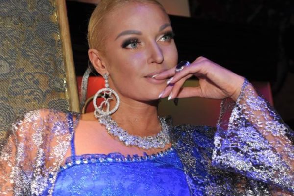 Орыс жалаңаш үлкен сиськи