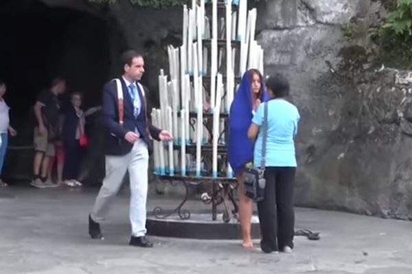 Ана мен баланың орысша секс видеоларын қараңыз Менің клиторым еріндерімнен шығып тұрды