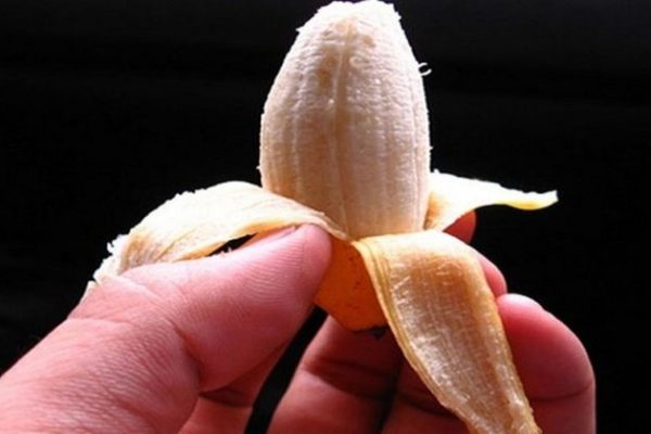 Жаңалық жүргізуші жалаңаш