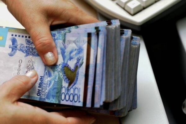 Душтағы аға мен әпкенің сексін қараңыз